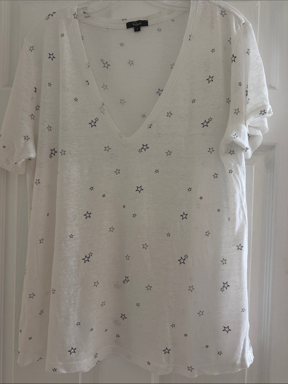Rails White V-Neck Tee with Black Star Print
SZ: L